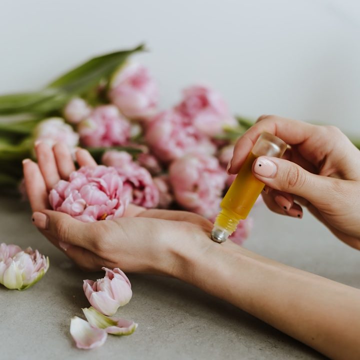 Pflegeprodukte mit ätherischen Ölen als Teil einer individuellen und natürlichen Aromaberatung
